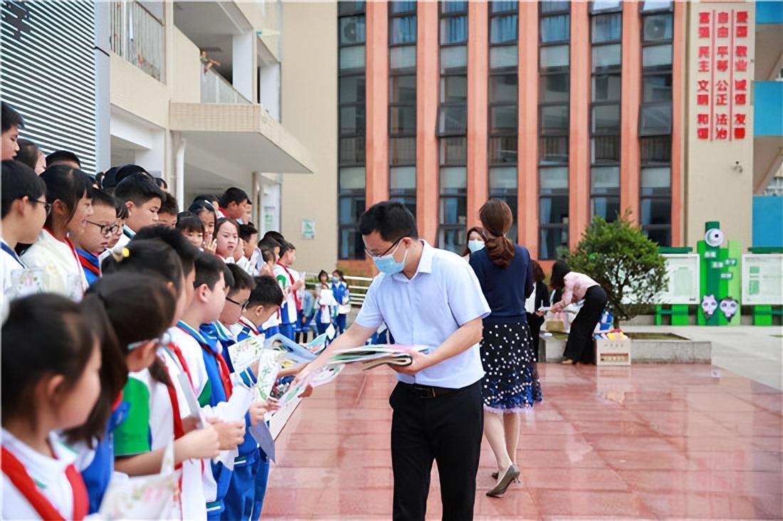 雨城区图书馆新领导引领下的文化新气象